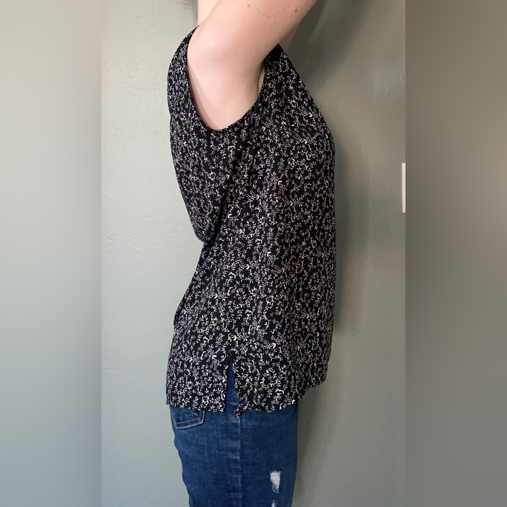 CHAUS Black and White Floral Tunic - Picture 3 of 8